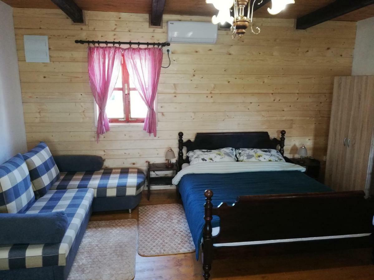 Pod Orehom Drvena Kuca I Sauna Krapina Extérieur photo